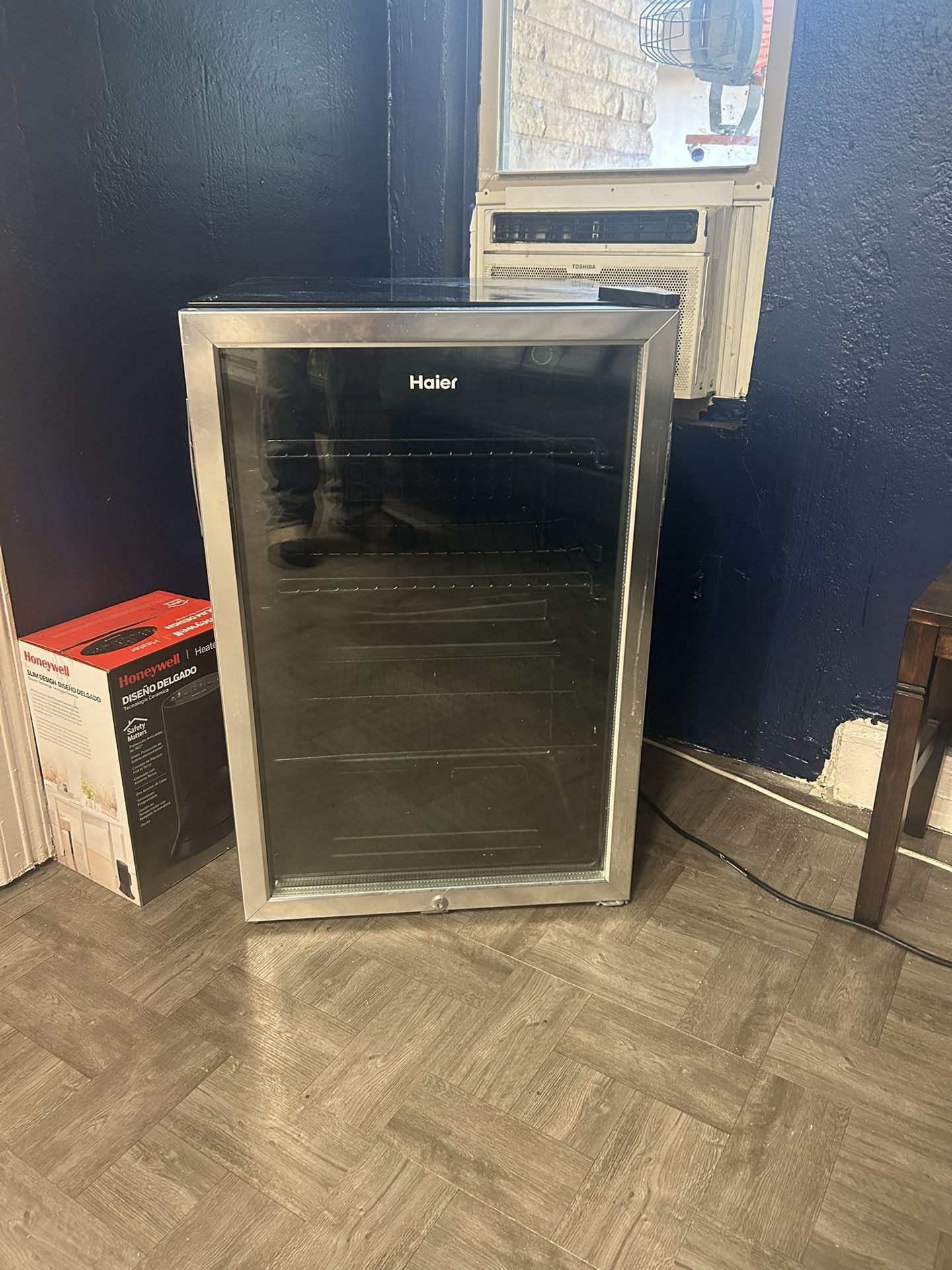 Haier mini Fridge