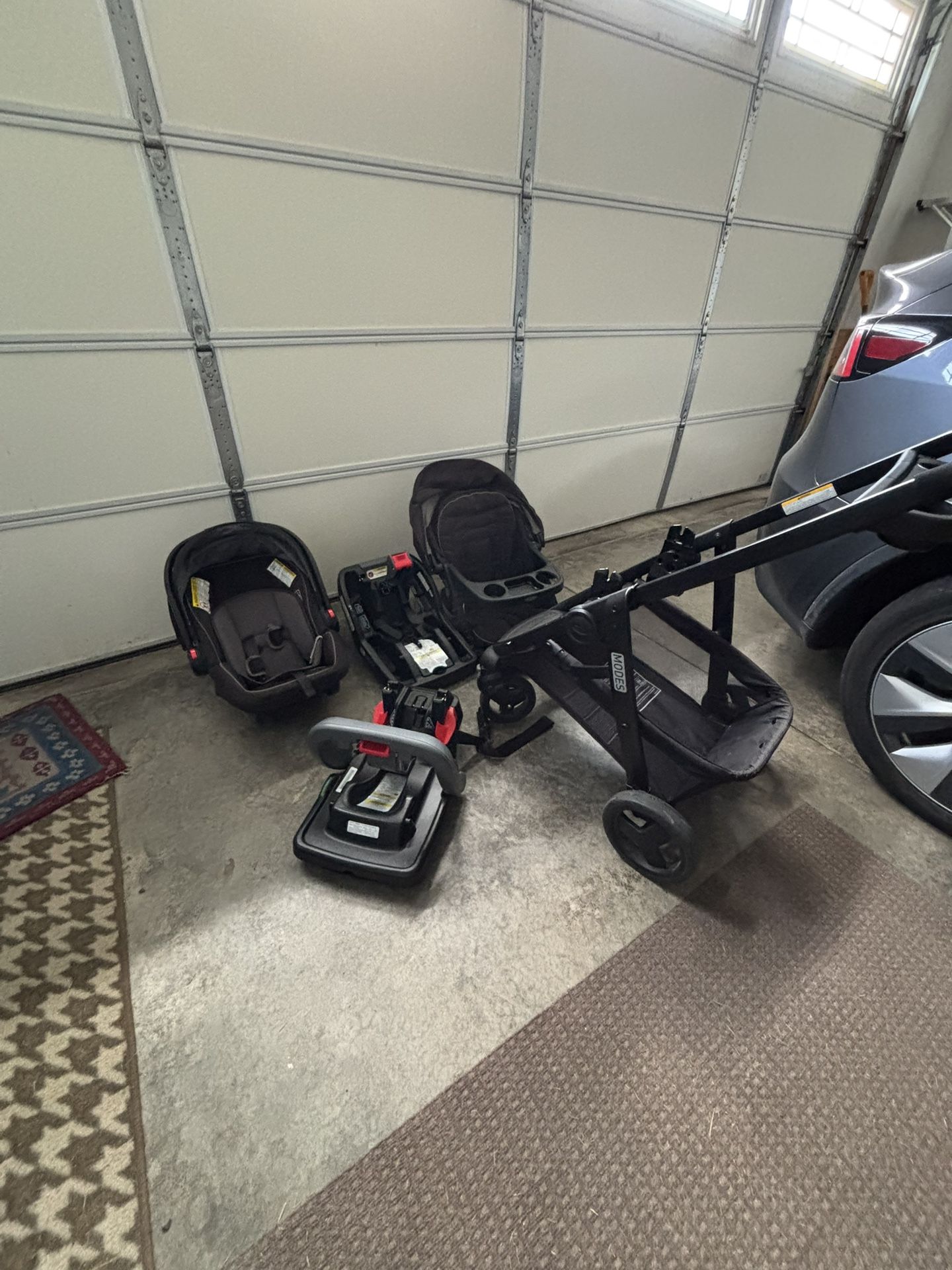 Graco Travel System (Modes 3 Lite DLX With Infant Car Seat)