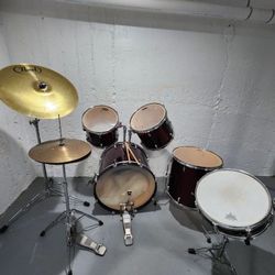 Pearl Brand Drum Set