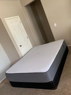 QUEEN CASPER MATTRESS AND FREE BOX SPRING