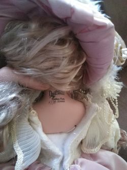 Duek House Heirloom Dolls 8778/15000