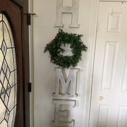 DISTRESSED HOME WALL WOOD SIGN WITH WREATH