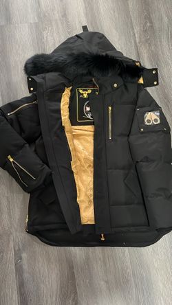 Moose Knuckle Shearling Gold Feature and Gold Zip Coat (With Fur) Size M