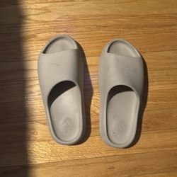 Authentic Yeezy Slides (12)  CORE