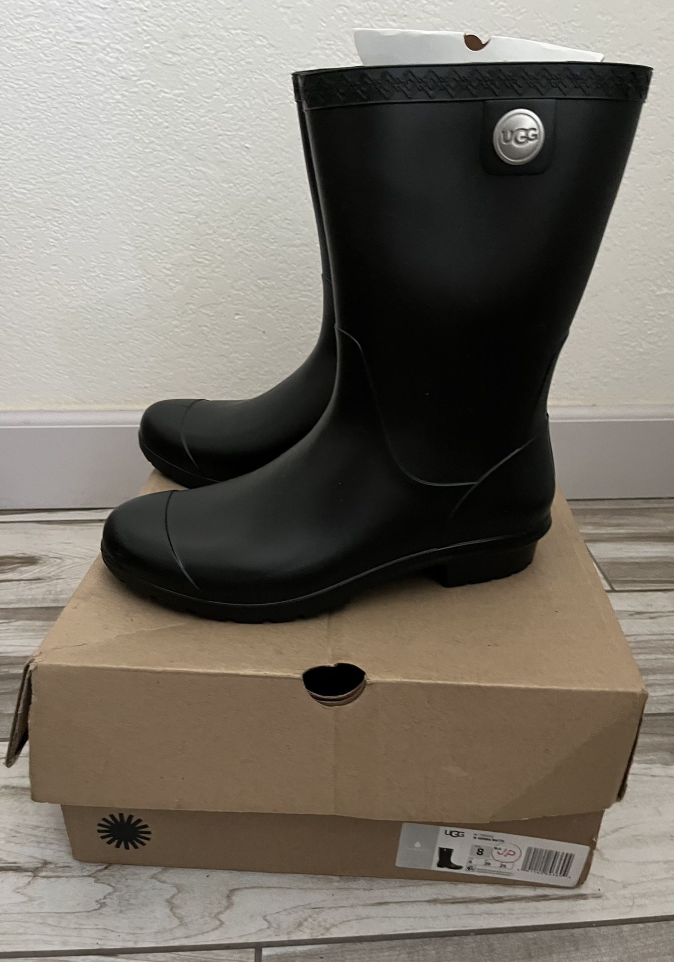 UGG boots Size 8 Only Asking For $60