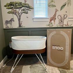 SNOO Smart Sleeper Bassinet w/Box & Accessories $710