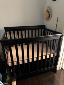 DaVinci Kalani 4-in-1 Convertible Mini Crib