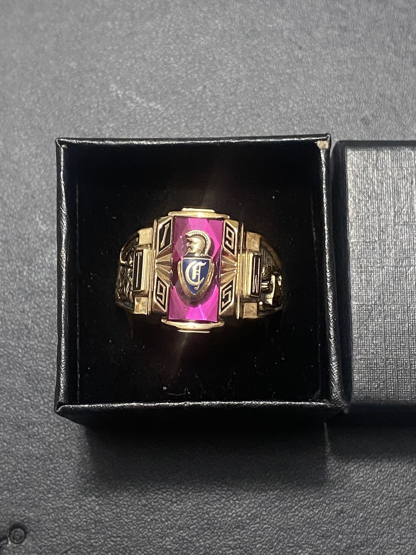 Classic 14 carat ring weighs exactly 16 g this ring is worth more than $1800 asking for 800 firm price cash only measurement 101/2” year 1995