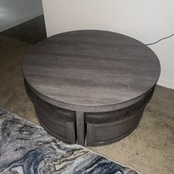 Round Coffee Table with 4 Hidden Ottomans – Gray (Rooms To Go)