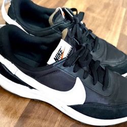 Woman Nike Size 9