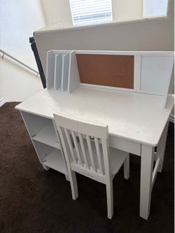 Kids desk