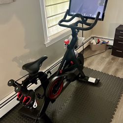2022 PELOTON BIKE