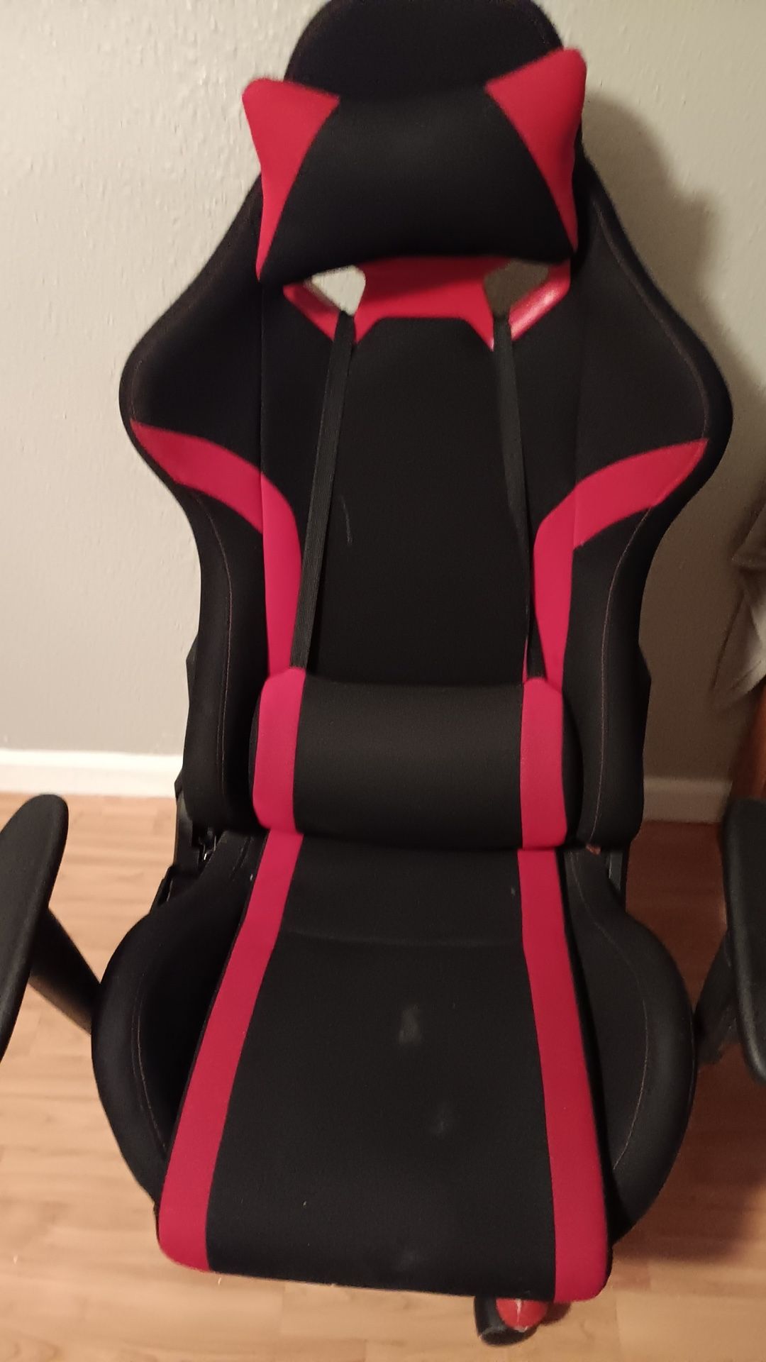 Selling A Gameing Chair & Pc