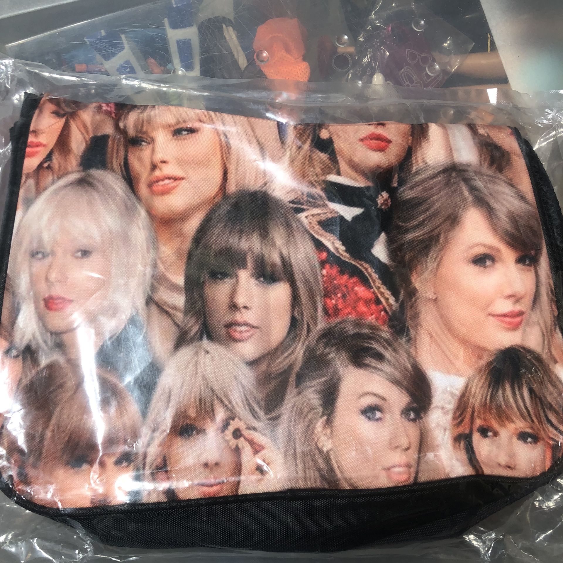 Taylor Swift Backpack 17”, Mochila