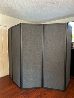 Portable divider wall