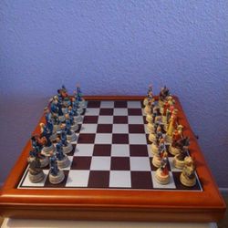 CHESS SET, KING ARTHUR COURT, DELUXE COLLECTORS EDITION HANDPAINTED, HIGH QUALITY. 