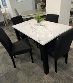 New In Box 📦 5 PCs Dining Set