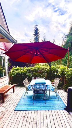 Giant Umbrella – Basically Its Own ZIP Code