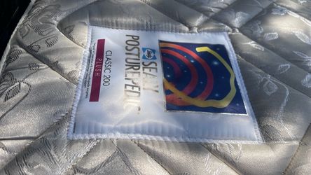 Full sealy posturepedic plush mattress