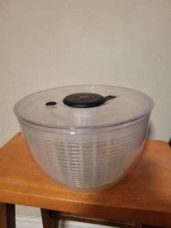 Oxo salad spinner