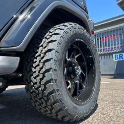 20x10 Rogue Rines Y Llantas 33/1250/20 Maxtrek AT LT