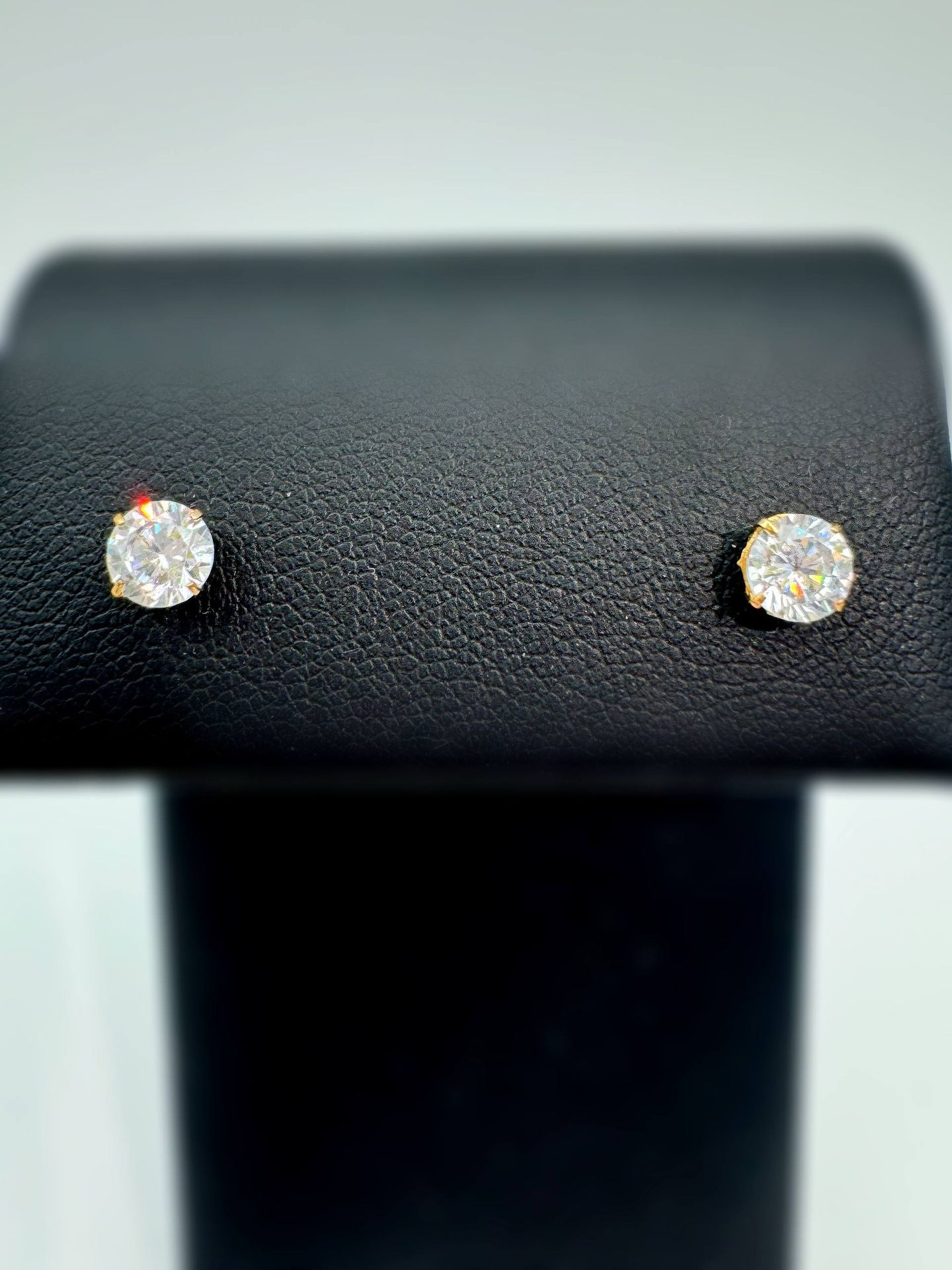14k yellow gold 1CTW CZ stone studs earrings