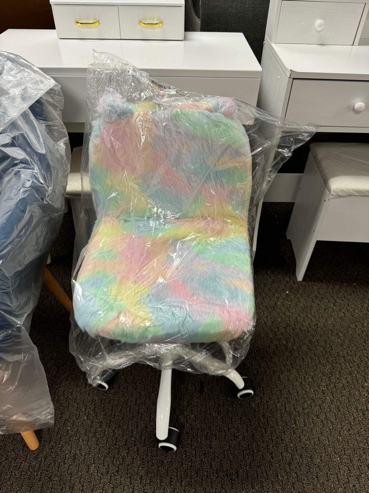 Cute Fuzzy Kids Chair Funny Rolling Study Desk Chair Colorful Girls Vanity Swivel Chair with White Foot