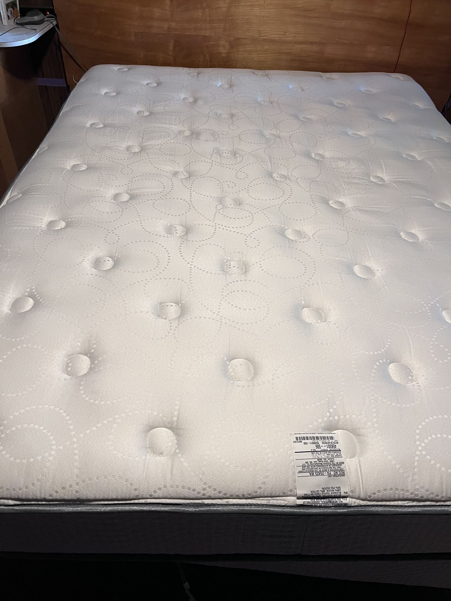 Queen Sized Used Like New Beauty Sleep Mattress(Boxspring And Heated Mattress Pad Included)