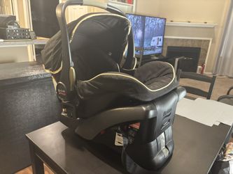 Britax Car Seat W/ Adjustable Base (Side Impact Protection) 30$