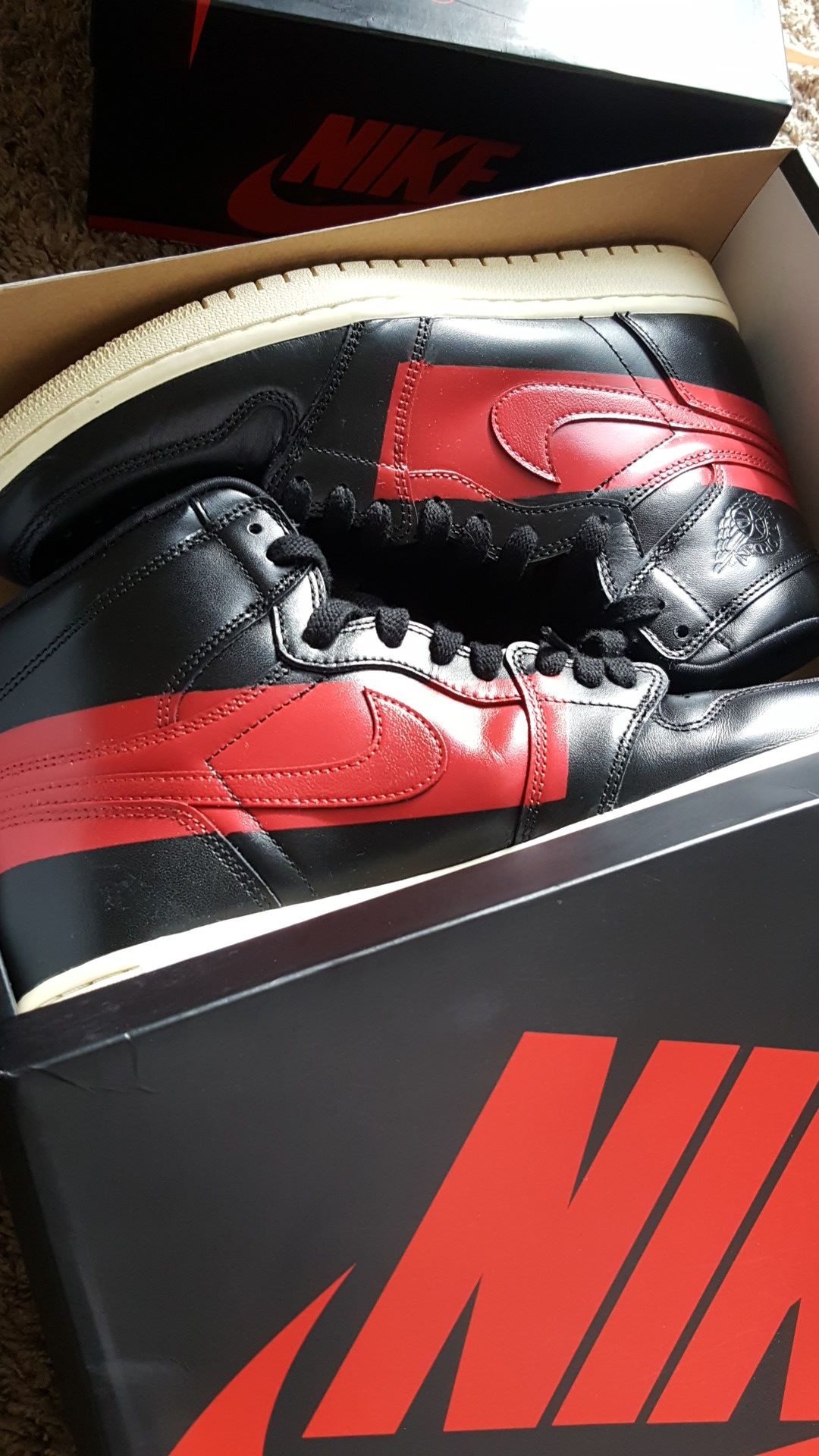 Air Jordan 1 High OG Size 10.5 Black/Gym Red