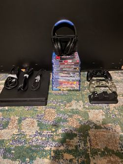 PS4 Slim 500GB Bundle + 11 Games + 2 Controllers + Headset