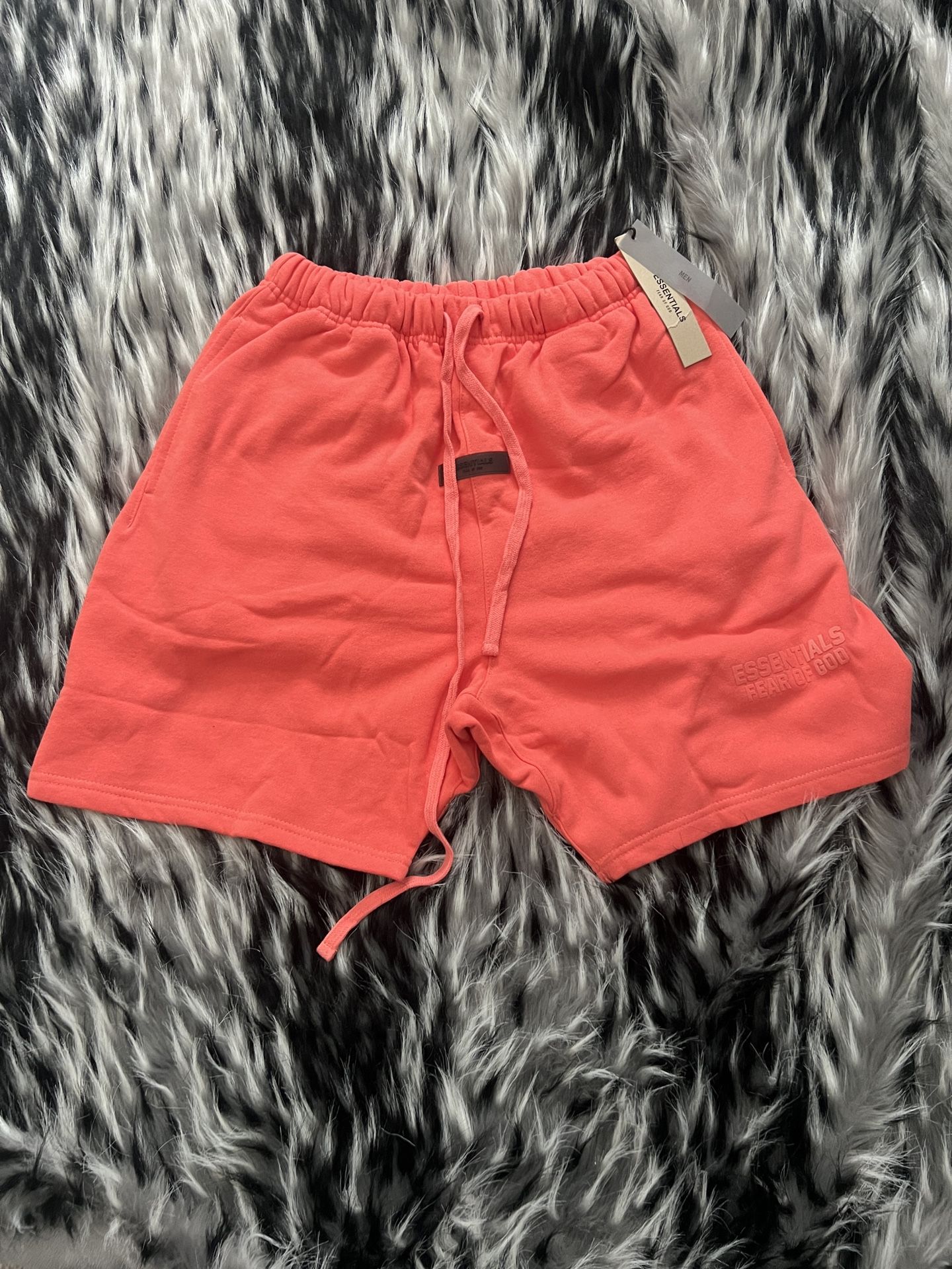 Essentials shorts coral size xl