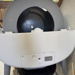 Smart Cat Litter Box. Pick Up Encinitas 