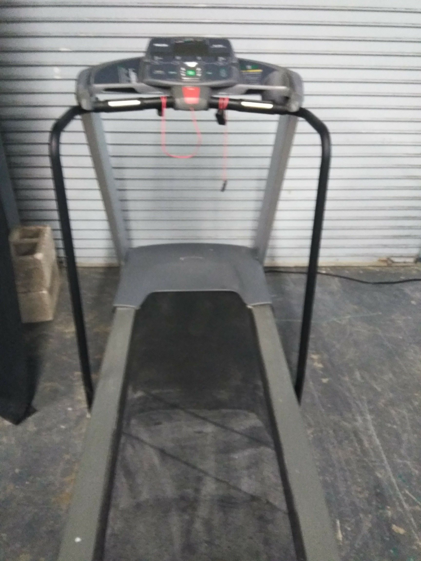 Precor 9.33i treadmill for Sale in Miami FL OfferUp