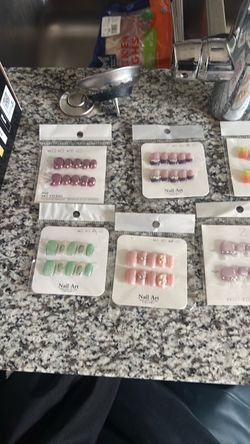 Press on nails