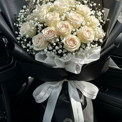 Ivory rose bouquet