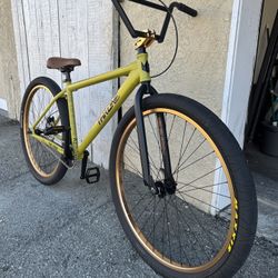 Throne 29 El General 