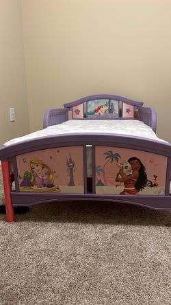 Girls 🧒 fairly new-bed-frame& waterproof mattress