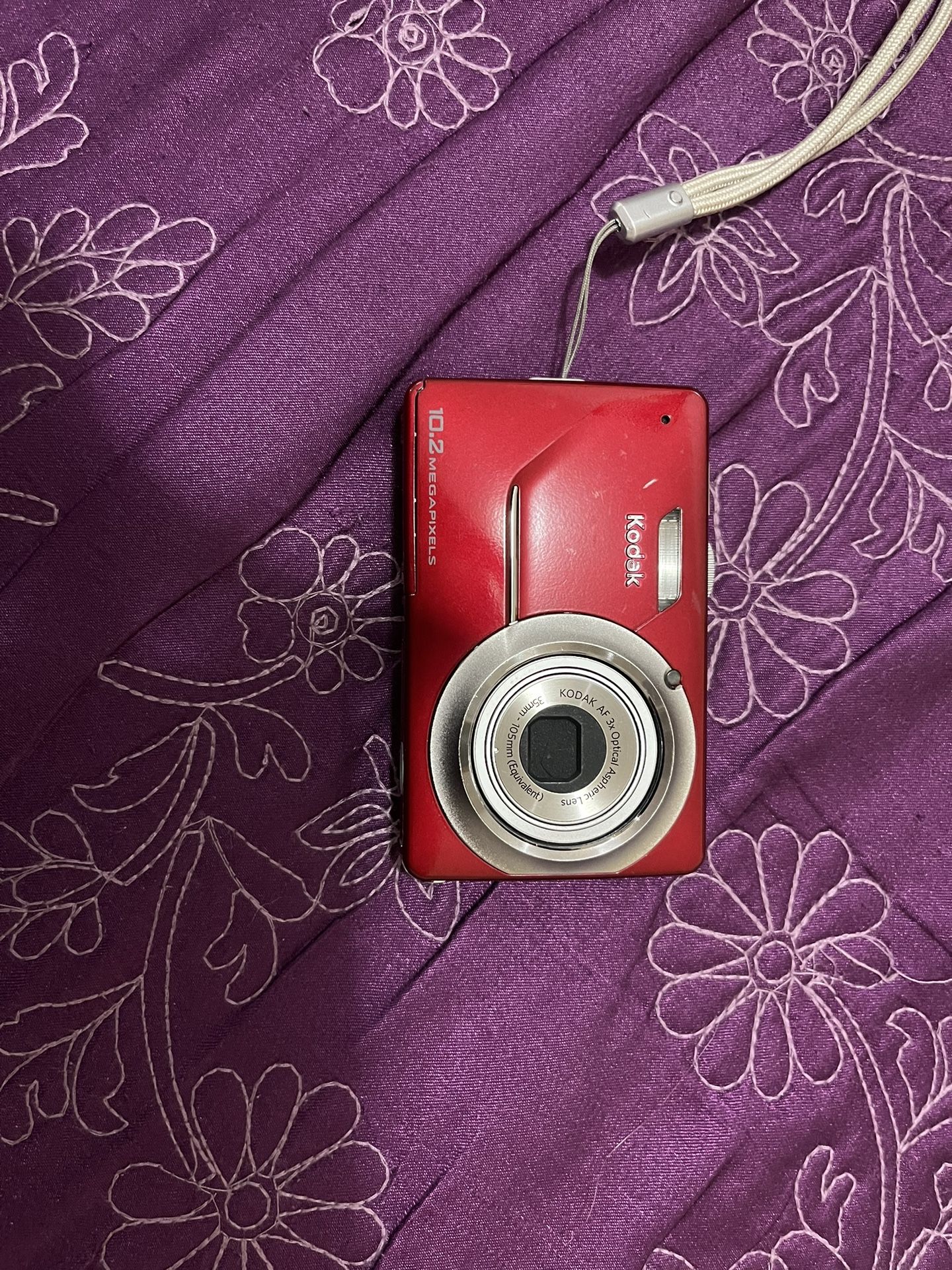 Kodak EasyShare M320 9.2MP Digital Camera - Red, with charger