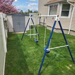 Outdoor swing set