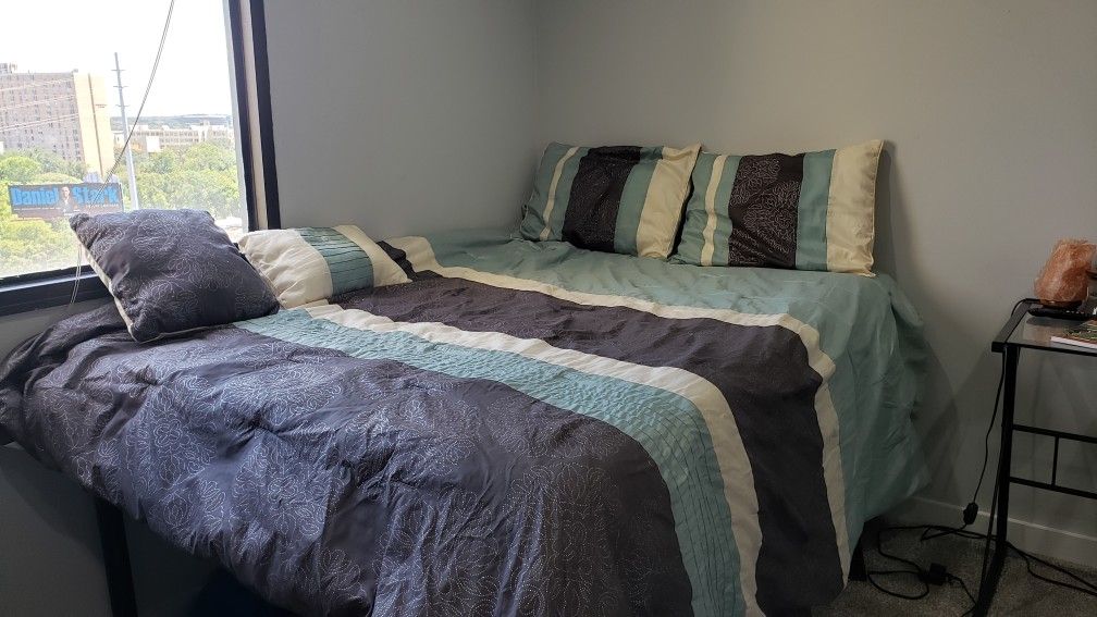 Full/ Queen bed set