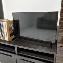 Element Xumo Smart TV 32”– Excellent Condition – Ready to Use