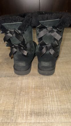 Uggs Bow Black Size 8