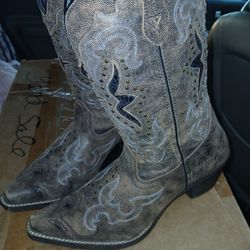 Woman's Laredo Cowboy boots... 2 PAIRS.. 