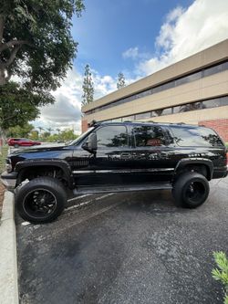 Chevy Suburban 2wheel drive, Lt model