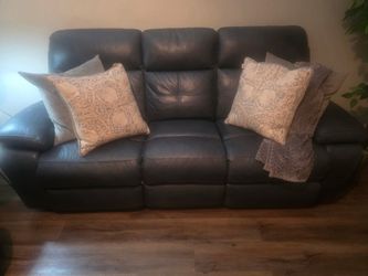 Double & Single Leather Recliner Set!