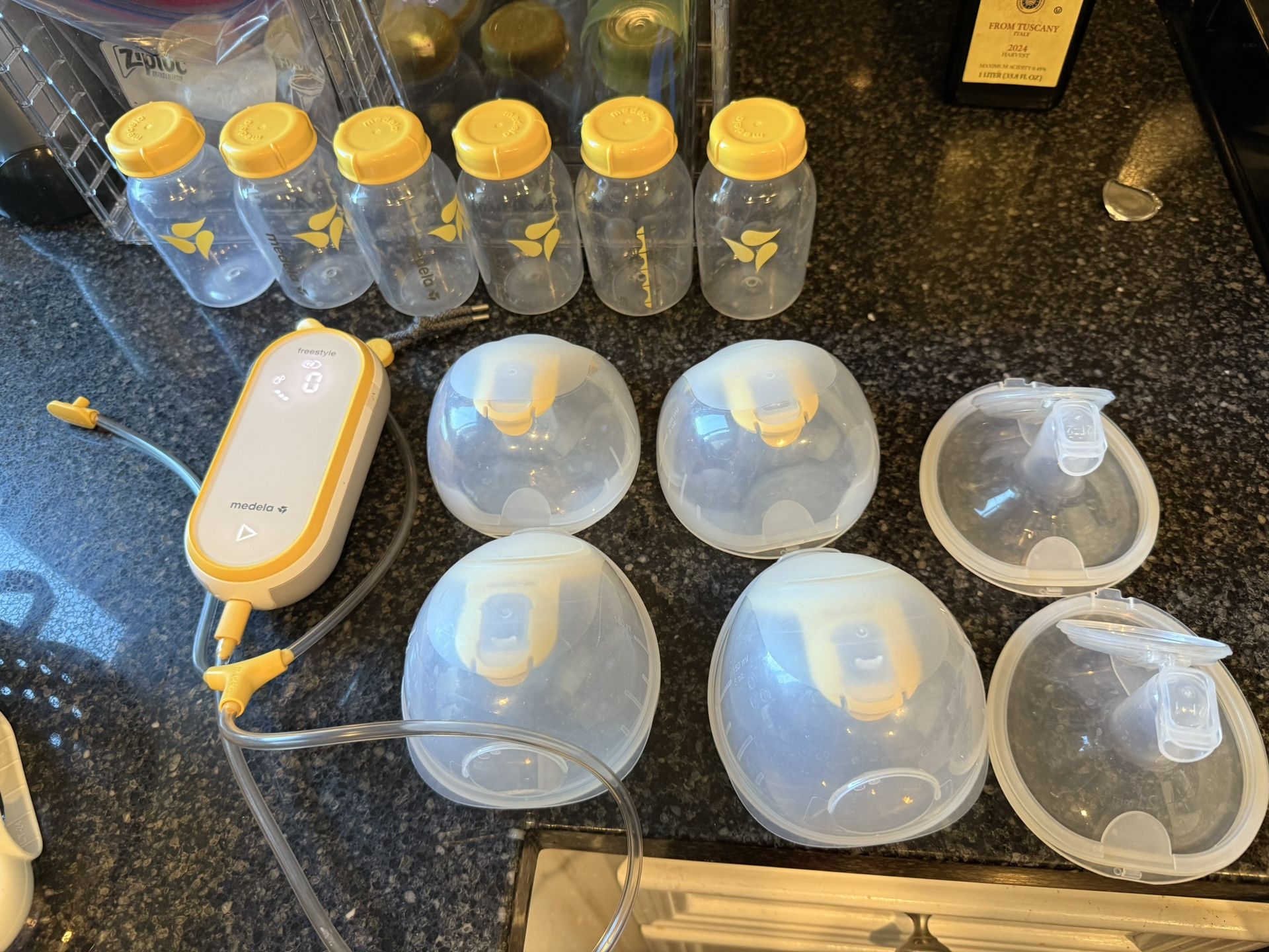Medela Freestyle Hands-Free Breast Pump Set – Gently Used – Complete Kit!