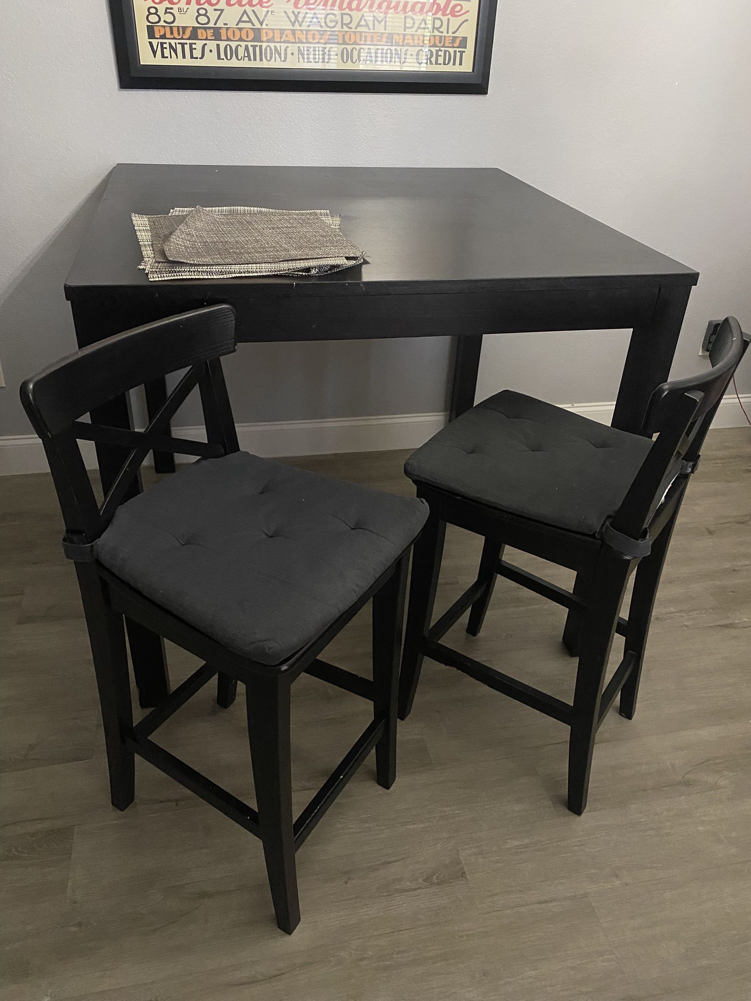 High Top Table With 2 Stools
