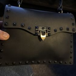 NICE AND STURDY WELL BUILT PURSE/SATCHEL