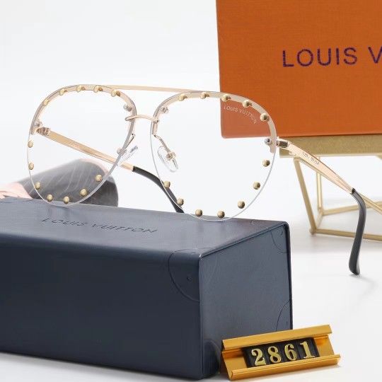 Luxury Women's Sunglasse ✨️👉 Swipe For More Pics😍